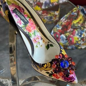 Gorgeous hand painted purchased from n Paris only worn 3 times